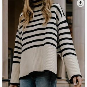 NWOT Cream with black stripes Turtleneck Sweater Size Large ✨